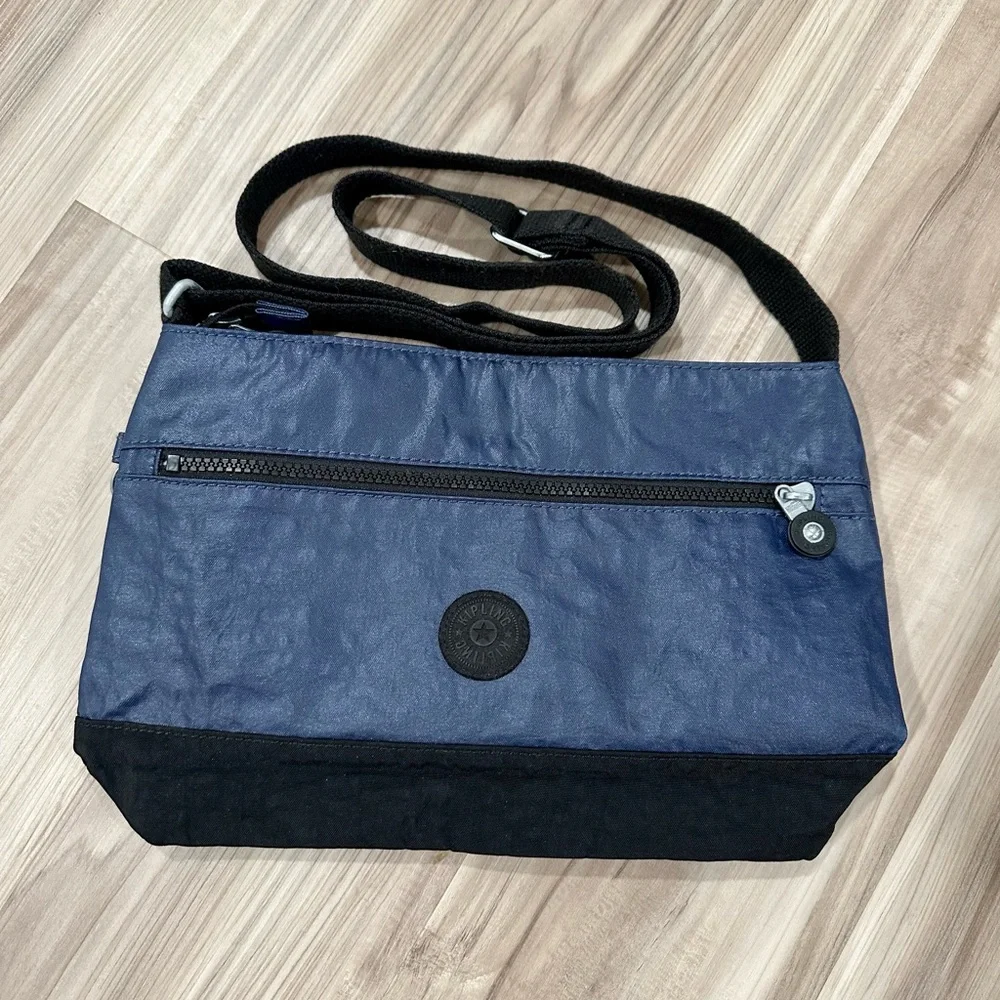 Kipling Crossbody - Picture 1 of 2